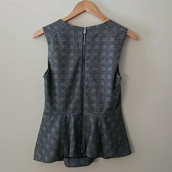 VINCE CAMUTO SLEEVELESS TOP - Picture 4 of 8